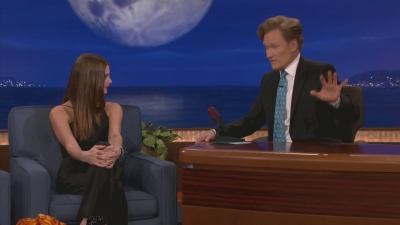 Ashley-Greene-dot-nl_2012Conan0158.jpg