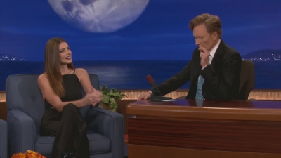 Ashley-Greene-dot-nl_2012Conan0160.jpg