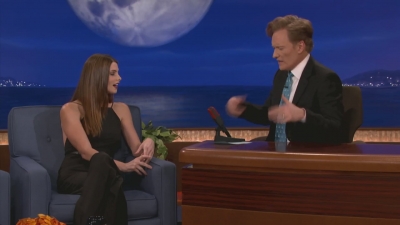 Ashley-Greene-dot-nl_2012Conan0163.jpg