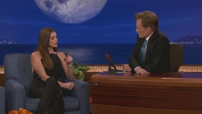 Ashley-Greene-dot-nl_2012Conan0170.jpg