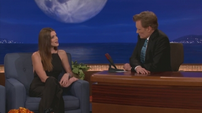 Ashley-Greene-dot-nl_2012Conan0184.jpg