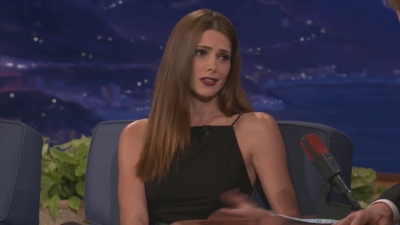 Ashley-Greene-dot-nl_2012Conan0190.jpg