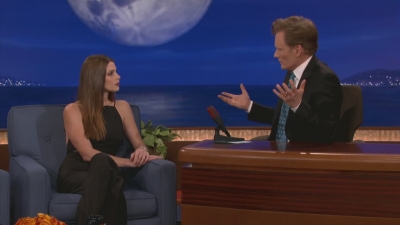 Ashley-Greene-dot-nl_2012Conan0202.jpg