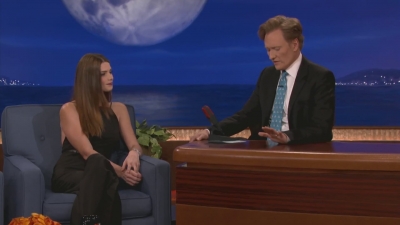 Ashley-Greene-dot-nl_2012Conan0231.jpg