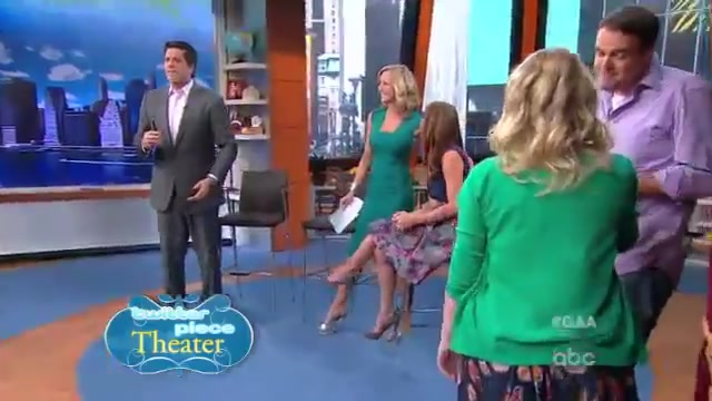 Ashley-Greene-dot-nl_2012GoodAfternoonAmerica0352.jpg