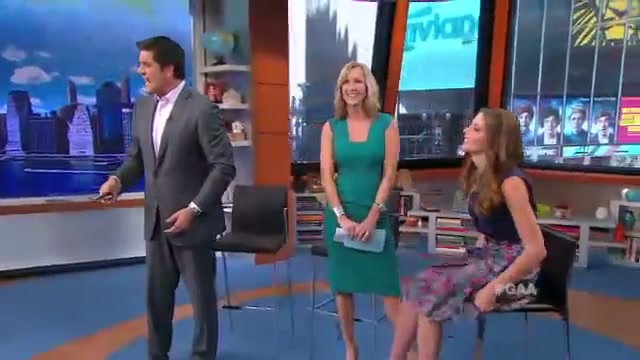 Ashley-Greene-dot-nl_2012GoodAfternoonAmerica0354.jpg