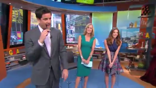 Ashley-Greene-dot-nl_2012GoodAfternoonAmerica0358.jpg