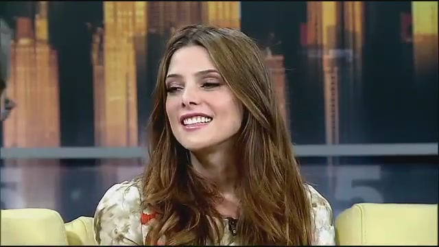 Ashley-Greene-dot-nl_GoodDayNY0010.jpg