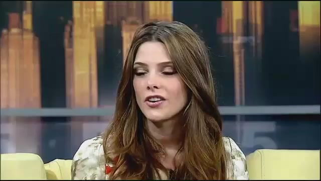 Ashley-Greene-dot-nl_GoodDayNY0022.jpg