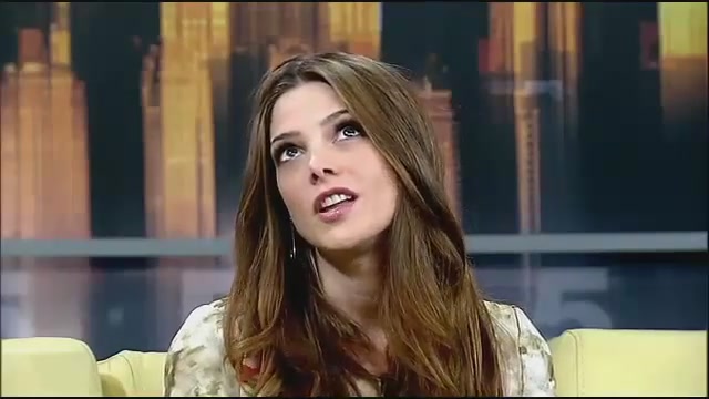 Ashley-Greene-dot-nl_GoodDayNY0024.jpg