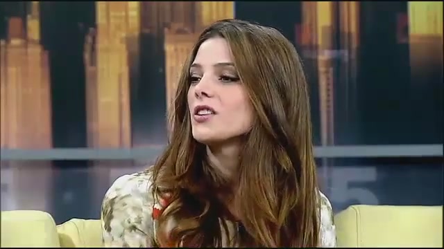 Ashley-Greene-dot-nl_GoodDayNY0026.jpg