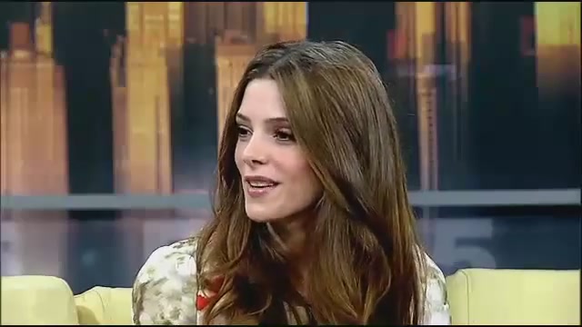 Ashley-Greene-dot-nl_GoodDayNY0027.jpg