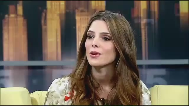 Ashley-Greene-dot-nl_GoodDayNY0062.jpg