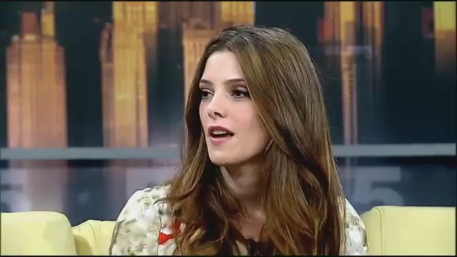 Ashley-Greene-dot-nl_GoodDayNY0063.jpg