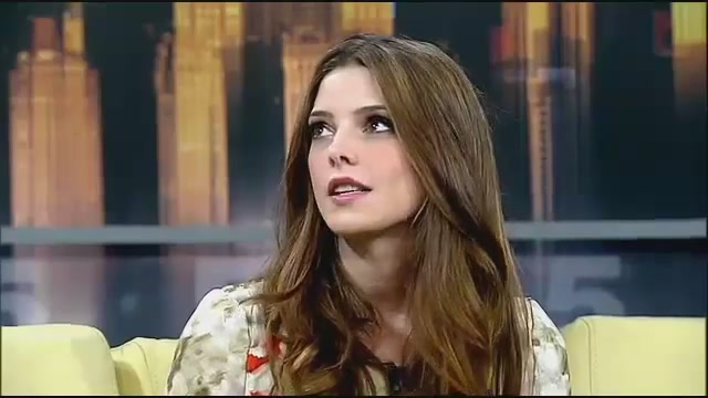 Ashley-Greene-dot-nl_GoodDayNY0064.jpg