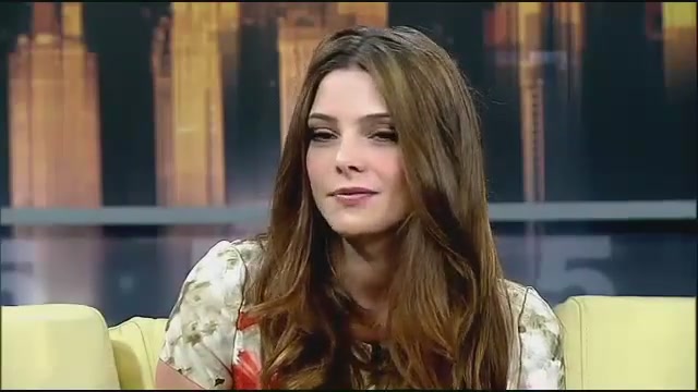Ashley-Greene-dot-nl_GoodDayNY0122.jpg