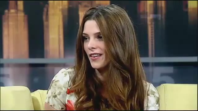 Ashley-Greene-dot-nl_GoodDayNY0126.jpg