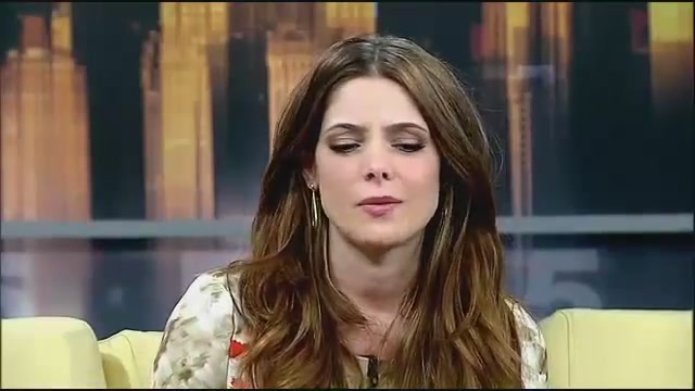 Ashley-Greene-dot-nl_GoodDayNY0179.jpg