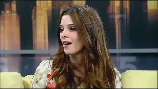 Ashley-Greene-dot-nl_GoodDayNY0184.jpg