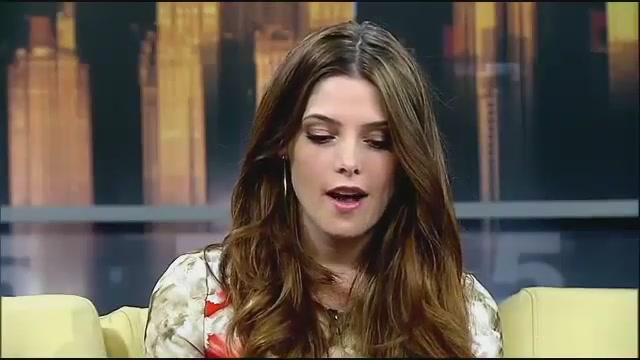 Ashley-Greene-dot-nl_GoodDayNY0197.jpg