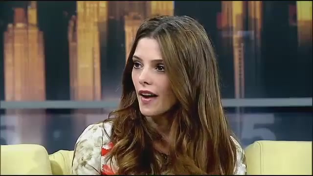 Ashley-Greene-dot-nl_GoodDayNY0198.jpg