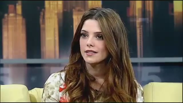 Ashley-Greene-dot-nl_GoodDayNY0199.jpg