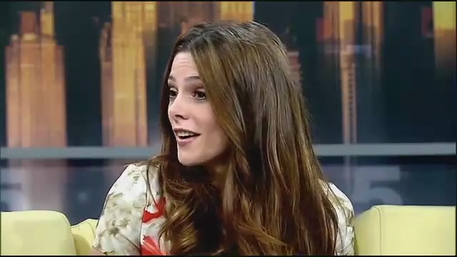 Ashley-Greene-dot-nl_GoodDayNY0209.jpg