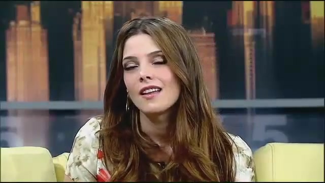 Ashley-Greene-dot-nl_GoodDayNY0214.jpg