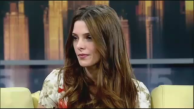 Ashley-Greene-dot-nl_GoodDayNY0220.jpg