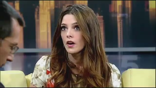 Ashley-Greene-dot-nl_GoodDayNY0221.jpg