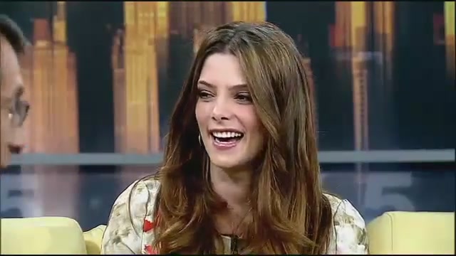 Ashley-Greene-dot-nl_GoodDayNY0230.jpg