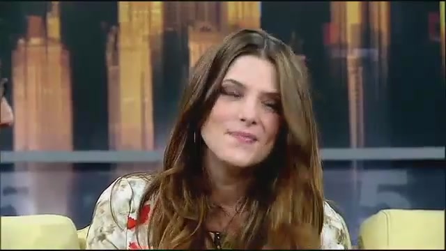 Ashley-Greene-dot-nl_GoodDayNY0231.jpg