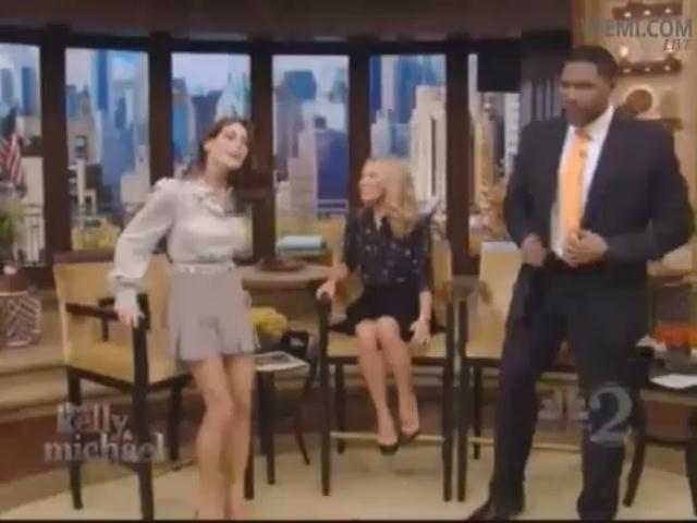 Ashley-Greene-dot-nl-15November2012LiveWithKellyAndMicheal0050.jpg