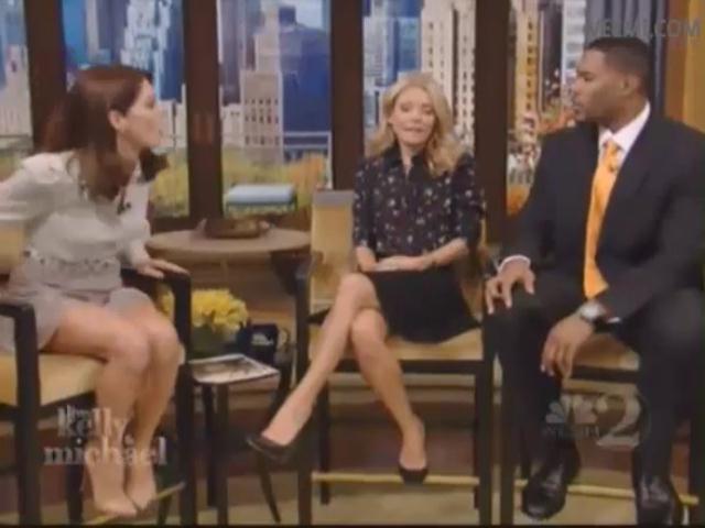Ashley-Greene-dot-nl-15November2012LiveWithKellyAndMicheal0077.jpg