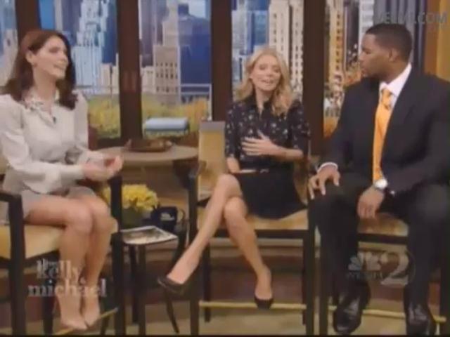 Ashley-Greene-dot-nl-15November2012LiveWithKellyAndMicheal0078.jpg