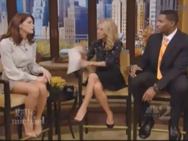 Ashley-Greene-dot-nl-15November2012LiveWithKellyAndMicheal0102.jpg