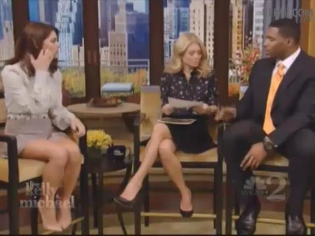 Ashley-Greene-dot-nl-15November2012LiveWithKellyAndMicheal0157.jpg