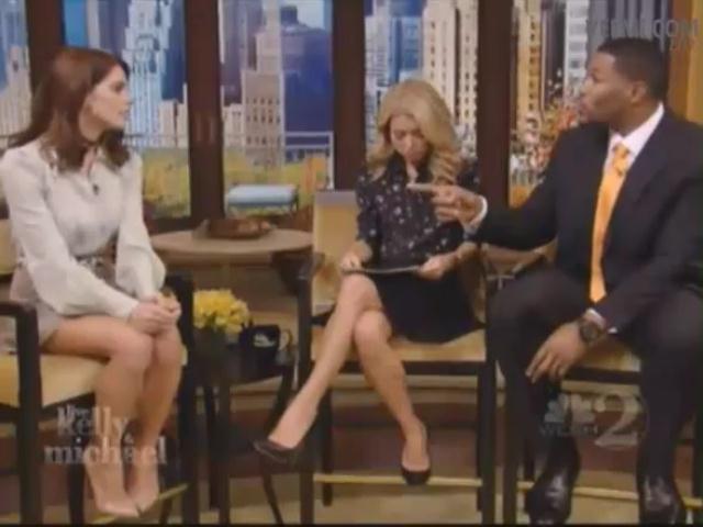 Ashley-Greene-dot-nl-15November2012LiveWithKellyAndMicheal0161.jpg