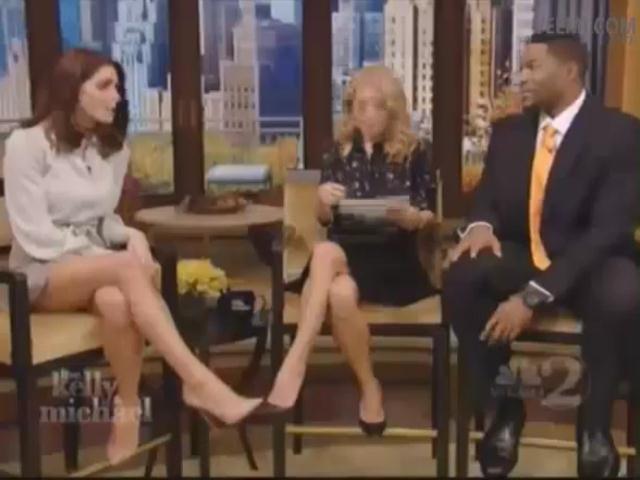 Ashley-Greene-dot-nl-15November2012LiveWithKellyAndMicheal0201.jpg