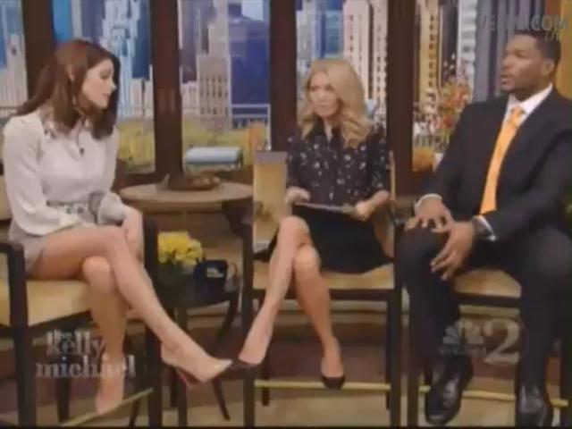 Ashley-Greene-dot-nl-15November2012LiveWithKellyAndMicheal0209.jpg