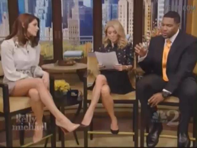 Ashley-Greene-dot-nl-15November2012LiveWithKellyAndMicheal0210.jpg