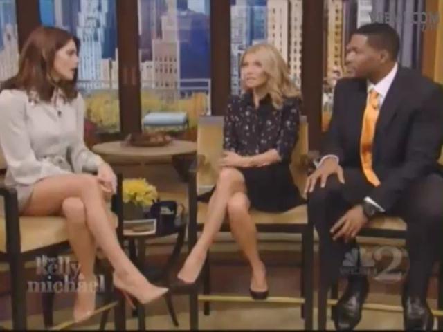 Ashley-Greene-dot-nl-15November2012LiveWithKellyAndMicheal0315.jpg