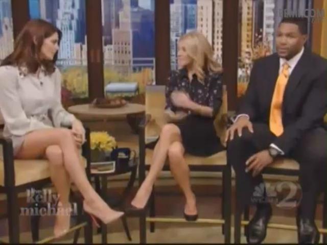 Ashley-Greene-dot-nl-15November2012LiveWithKellyAndMicheal0317.jpg