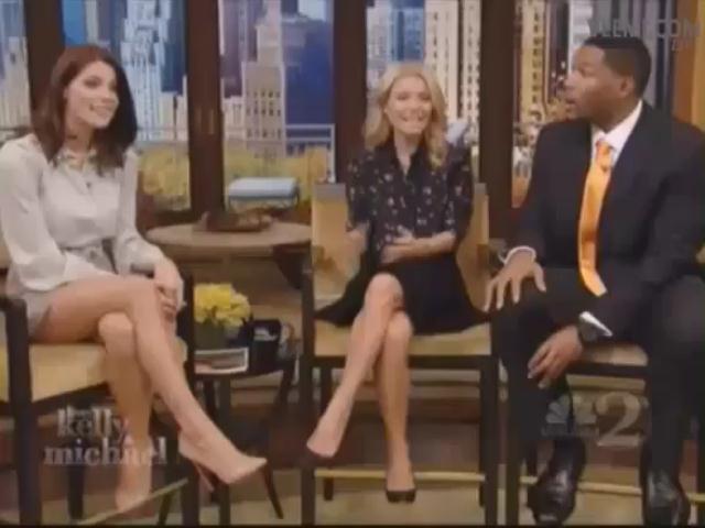 Ashley-Greene-dot-nl-15November2012LiveWithKellyAndMicheal0323.jpg