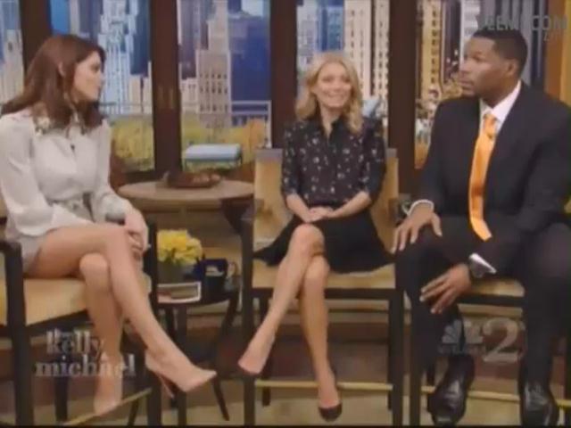 Ashley-Greene-dot-nl-15November2012LiveWithKellyAndMicheal0324.jpg
