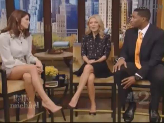 Ashley-Greene-dot-nl-15November2012LiveWithKellyAndMicheal0325.jpg