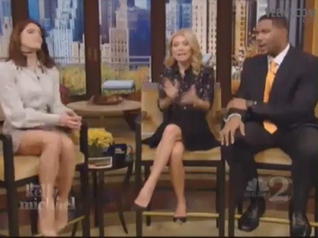 Ashley-Greene-dot-nl-15November2012LiveWithKellyAndMicheal0328.jpg
