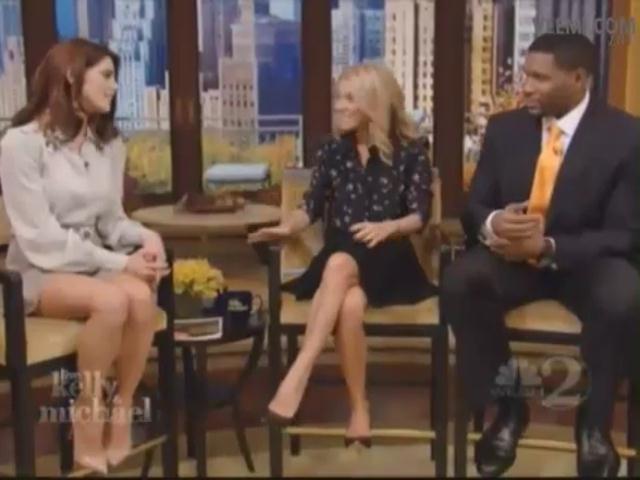 Ashley-Greene-dot-nl-15November2012LiveWithKellyAndMicheal0335.jpg