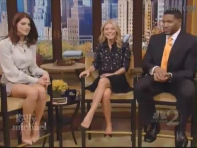 Ashley-Greene-dot-nl-15November2012LiveWithKellyAndMicheal0336.jpg