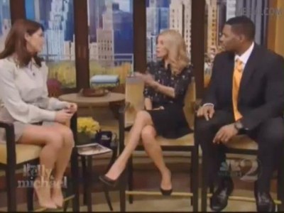 Ashley-Greene-dot-nl-15November2012LiveWithKellyAndMicheal0073.jpg